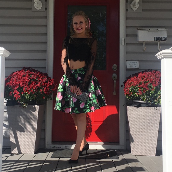 Sherri Hill 2pc short - Picture 2 of 7